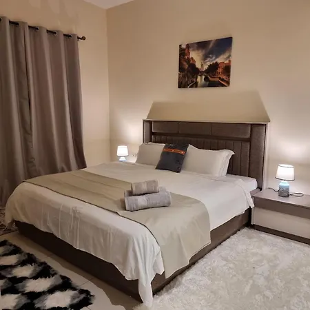 King Deluxe Rooms In A Shared Apartment With Shared Bathroom Sharjah Exterior photo