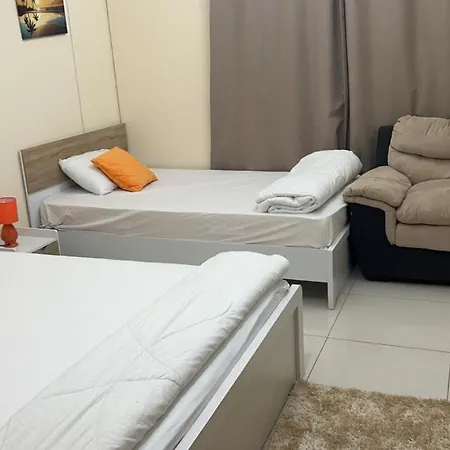 King Deluxe Rooms In A Shared Apartment With Shared Bathroom Sharjah Exterior photo
