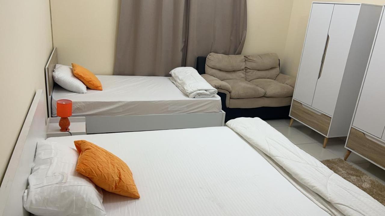 King Deluxe In A Shared With Shared Bathroom *