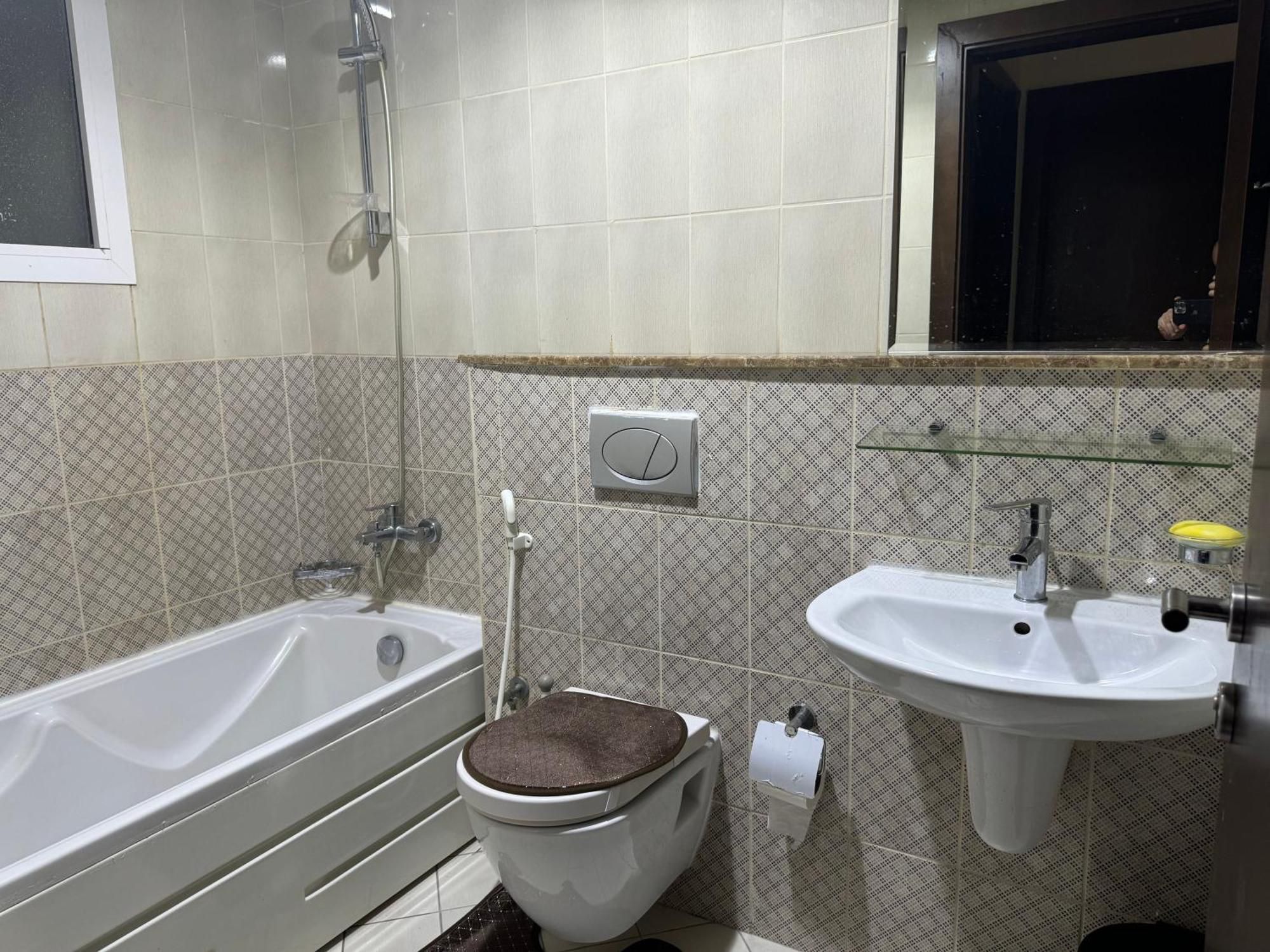 King Deluxe In A Shared With Shared Bathroom