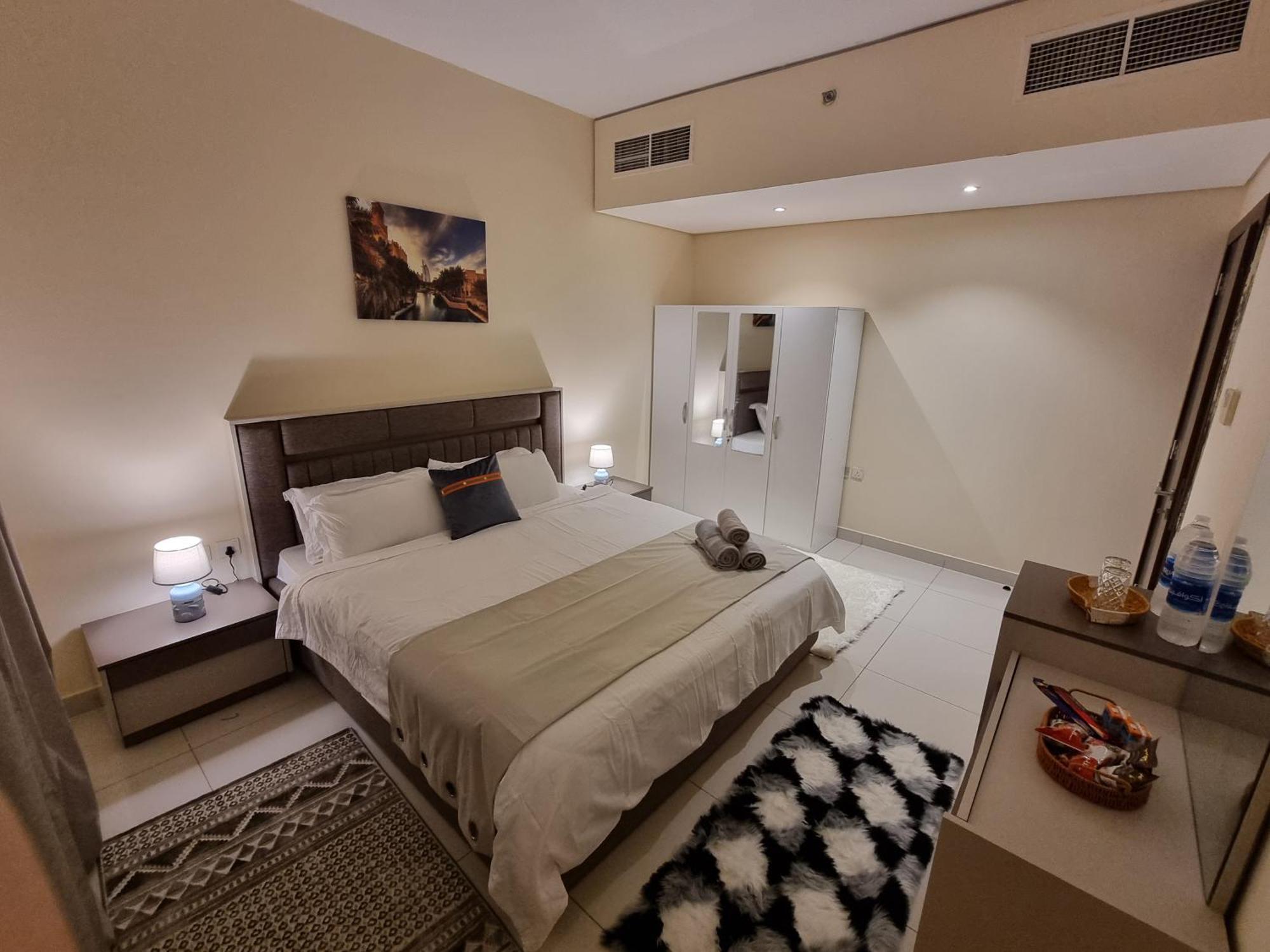 King Deluxe In A Shared With Shared Bathroom * Sharjah